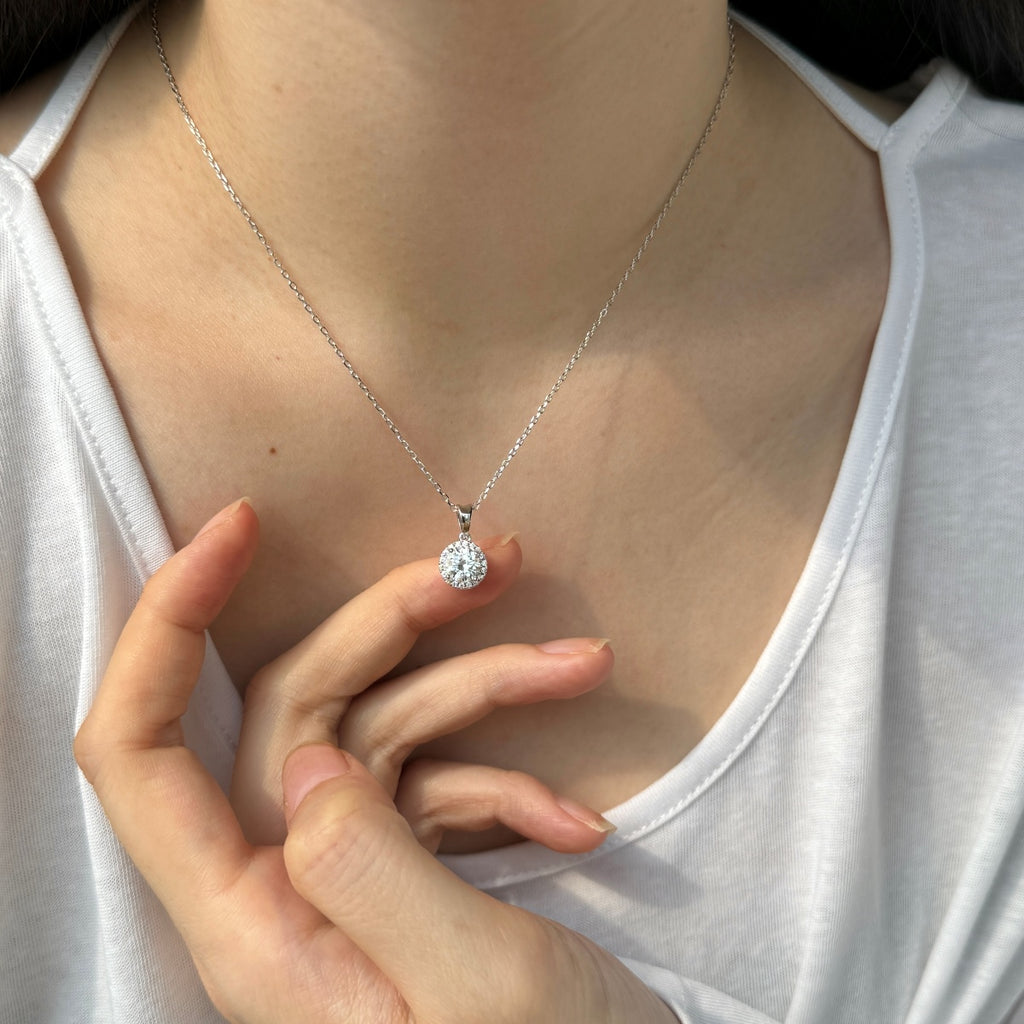 Collar con halo de moissanita 1 ct en plata