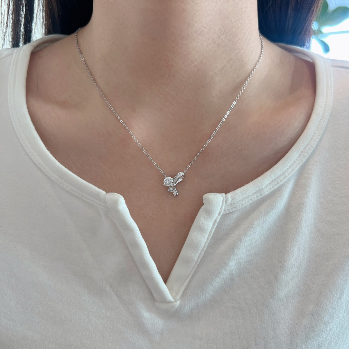 Collar con lazo de moissanita 0,696 ct en plata