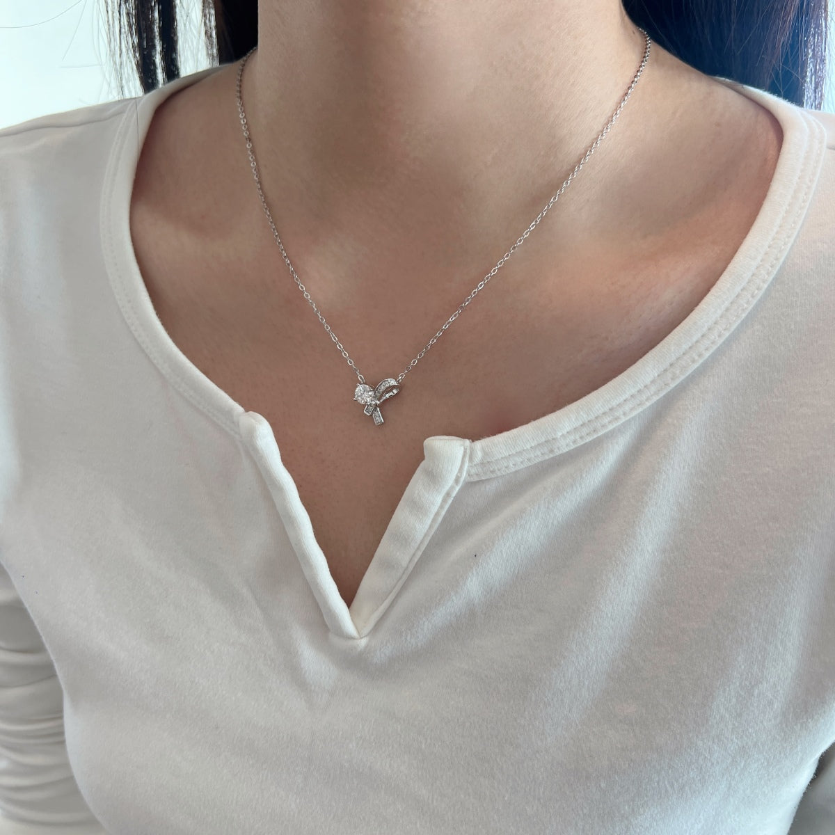 Collar con lazo de moissanita 0,696 ct en plata