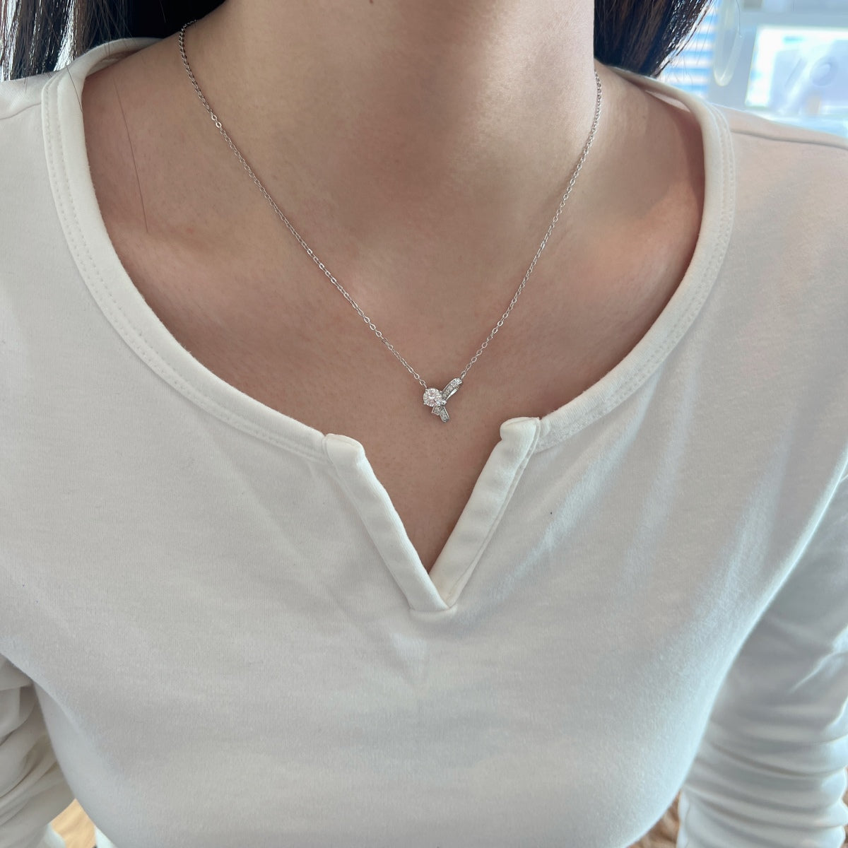 Collar con lazo de moissanita 0,696 ct en plata
