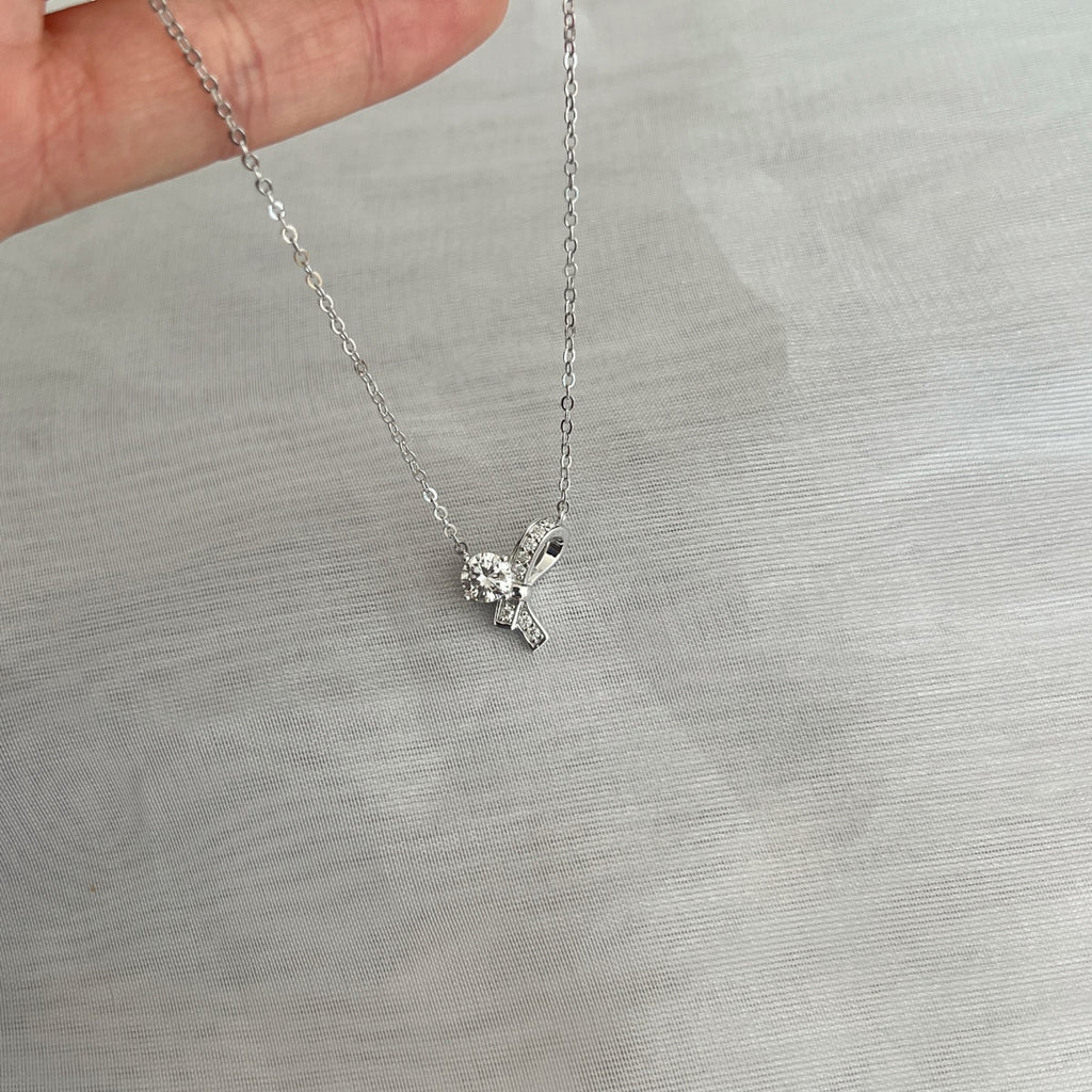 Collar con lazo de moissanita 0,696 ct en plata