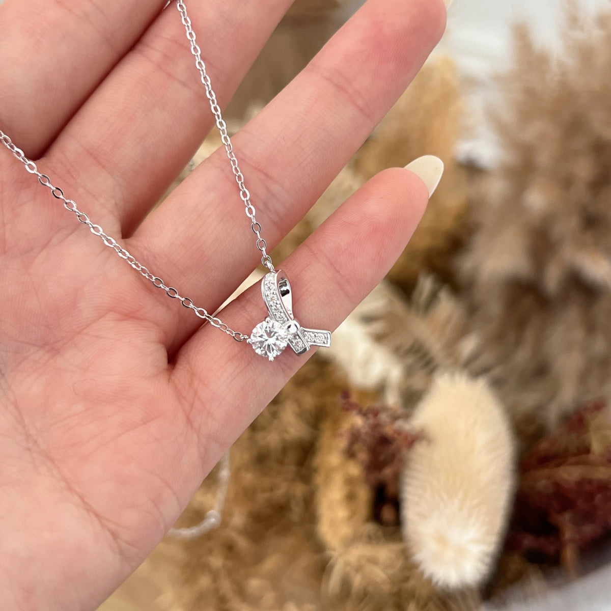Collar con lazo de moissanita 0,696 ct en plata