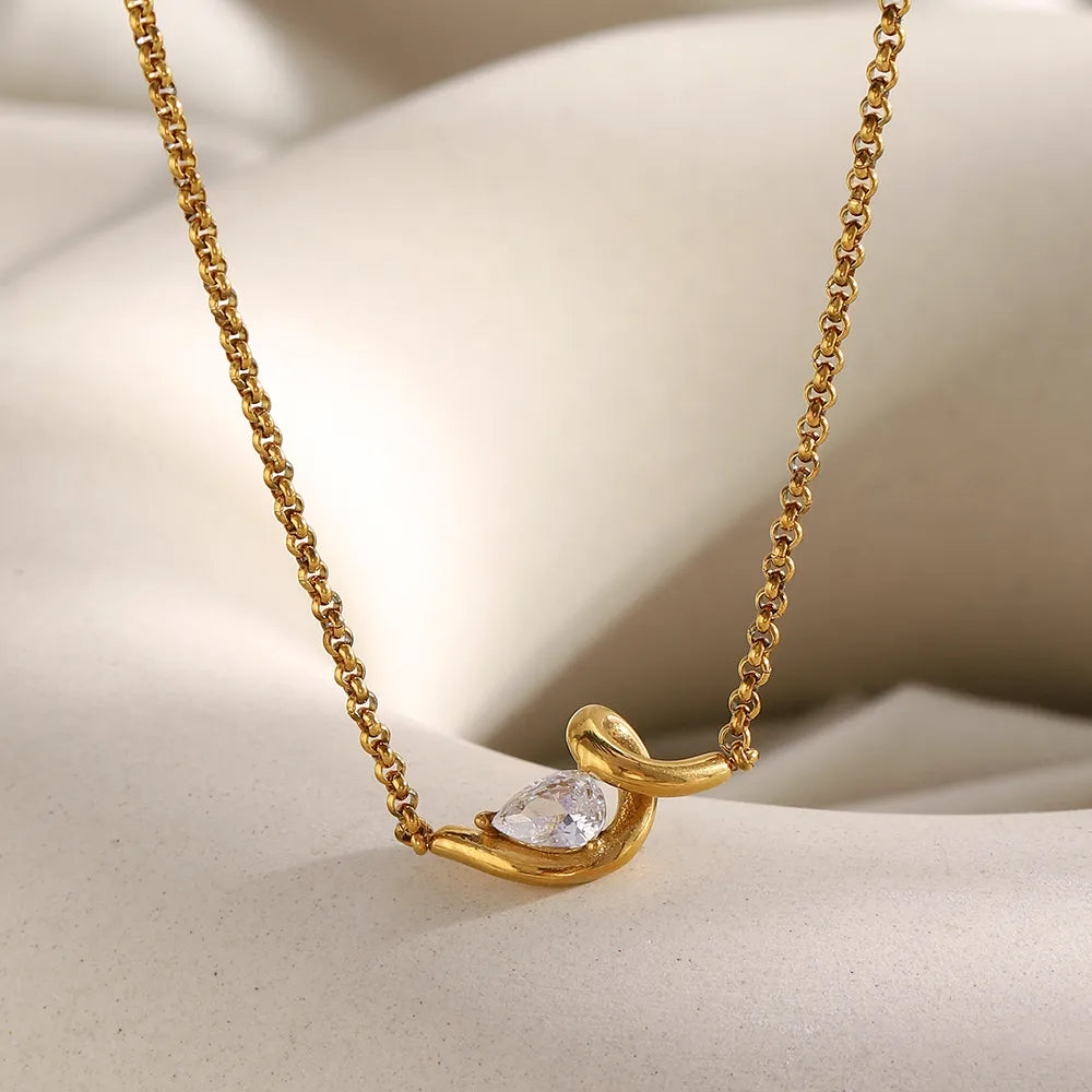 Collar con gota de circonita en acero dorado