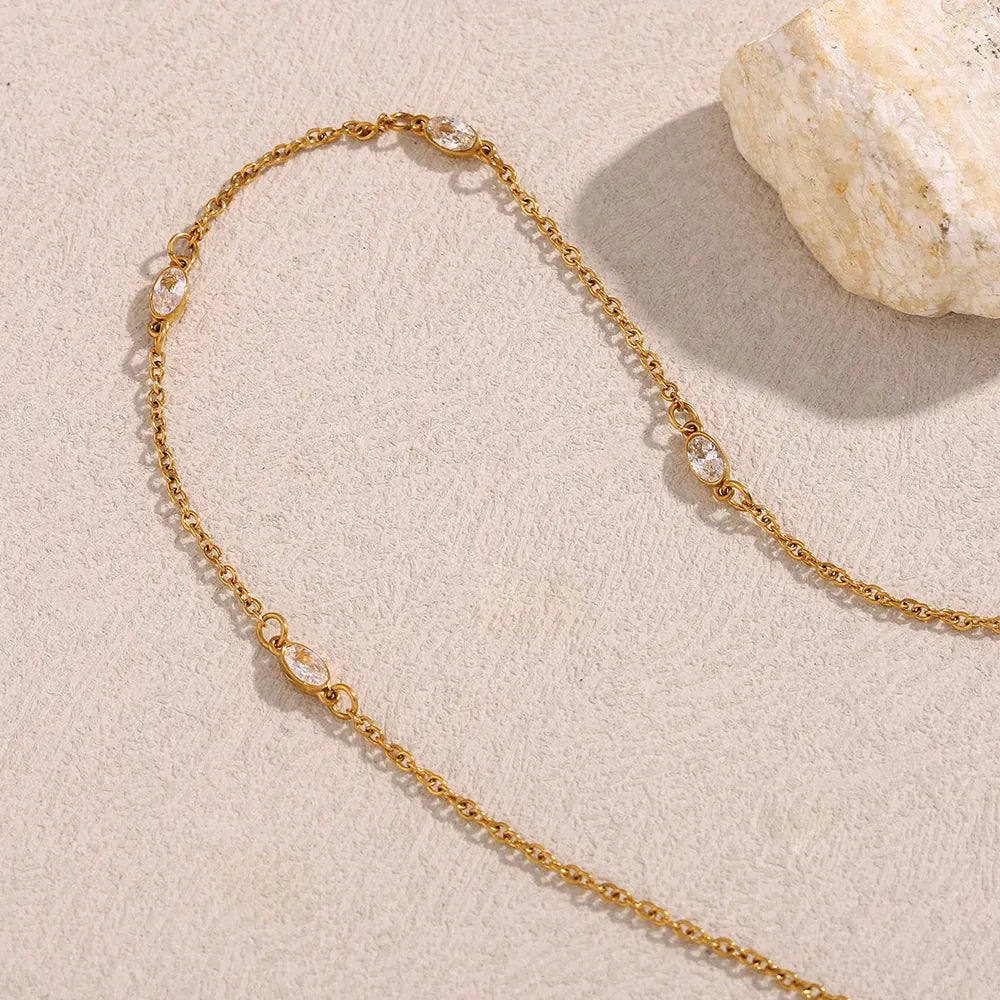 Collar de circonitas talla marquesa en acero dorado