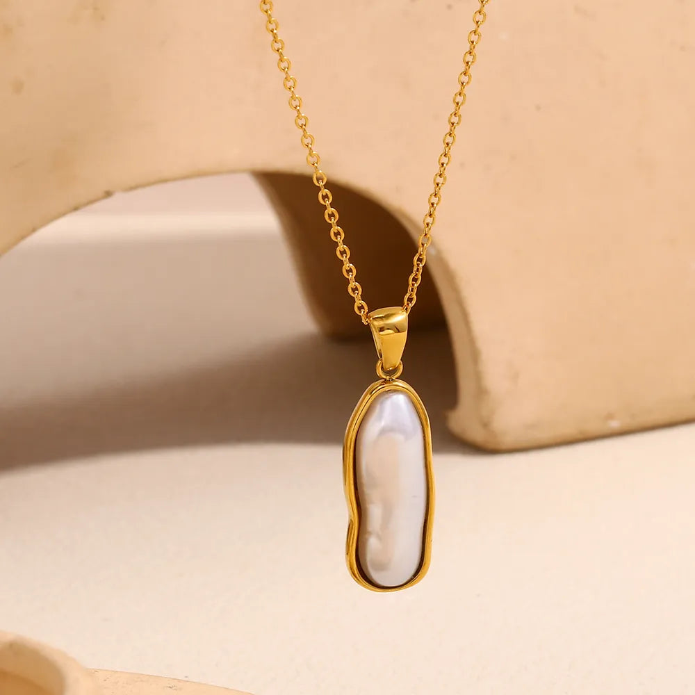 Collar con colgante de perla en acero dorado