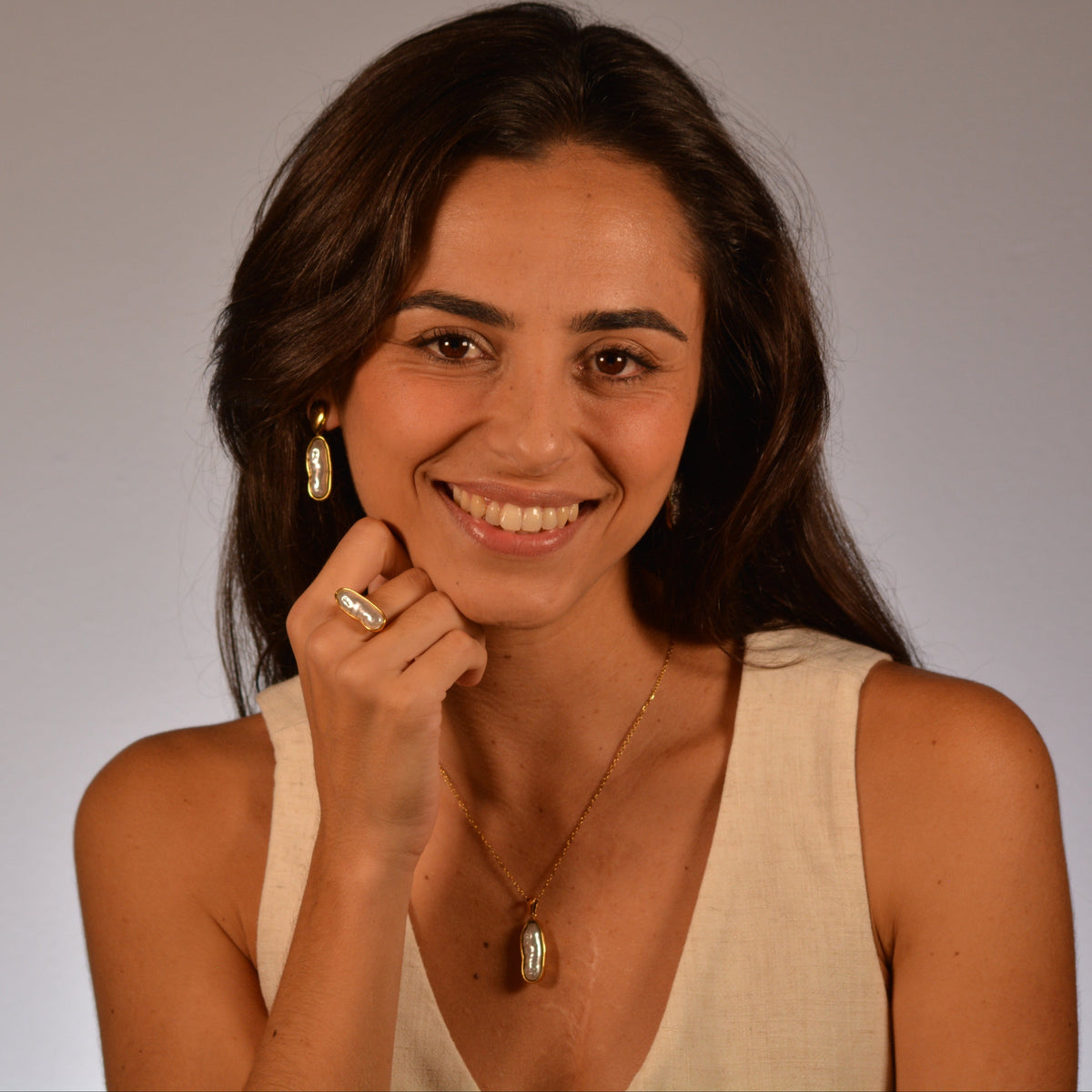 Collar con colgante de perla en acero dorado
