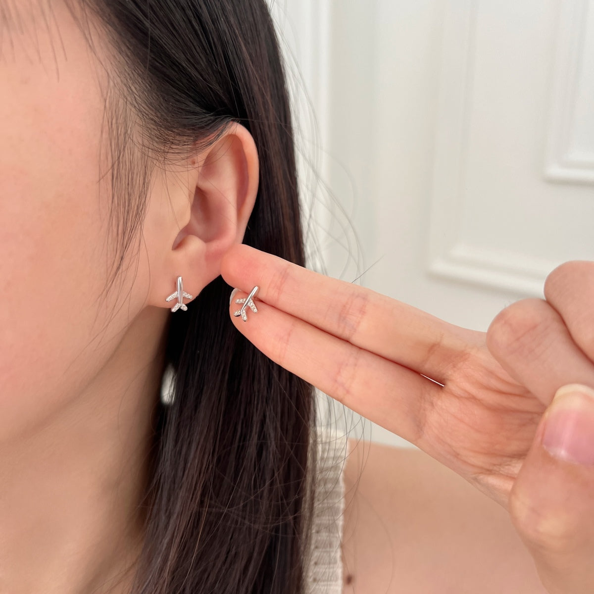 Pendientes con diseño de avión de moissanitas 0,1 ct en plata