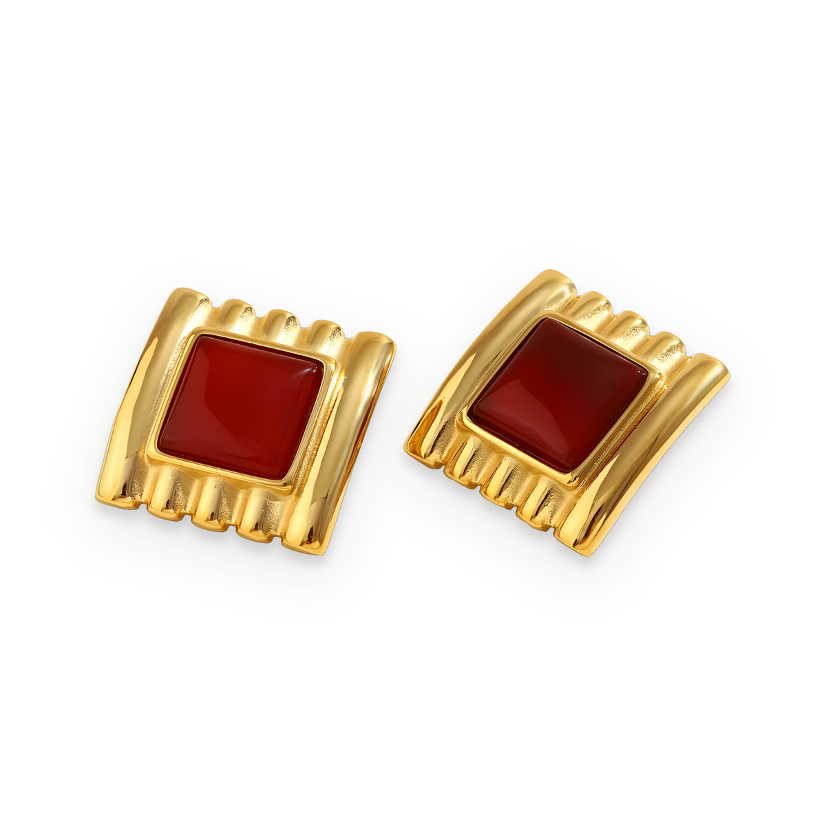 Pendientes cuadrados con centro rojo en acero dorado
