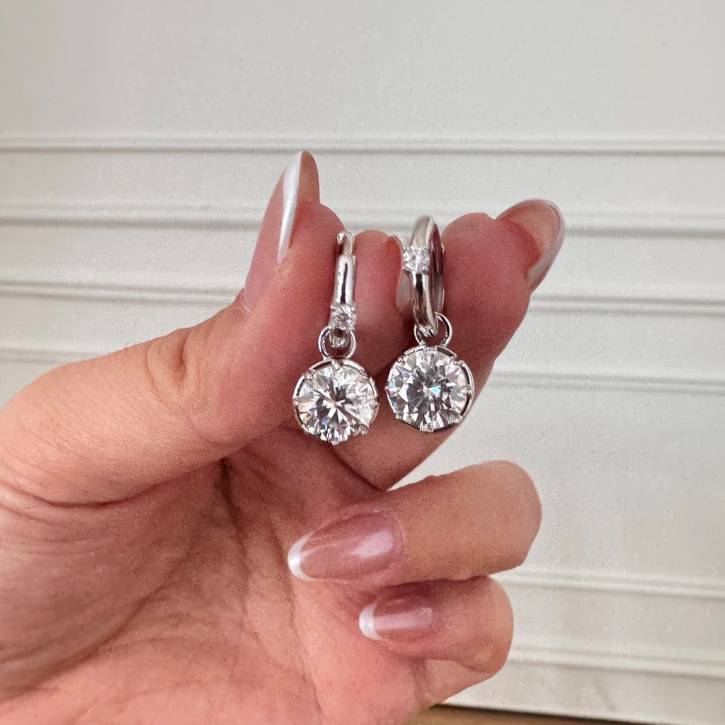 Pendientes de aro colgante de moissanitas 4,12 ct dorados