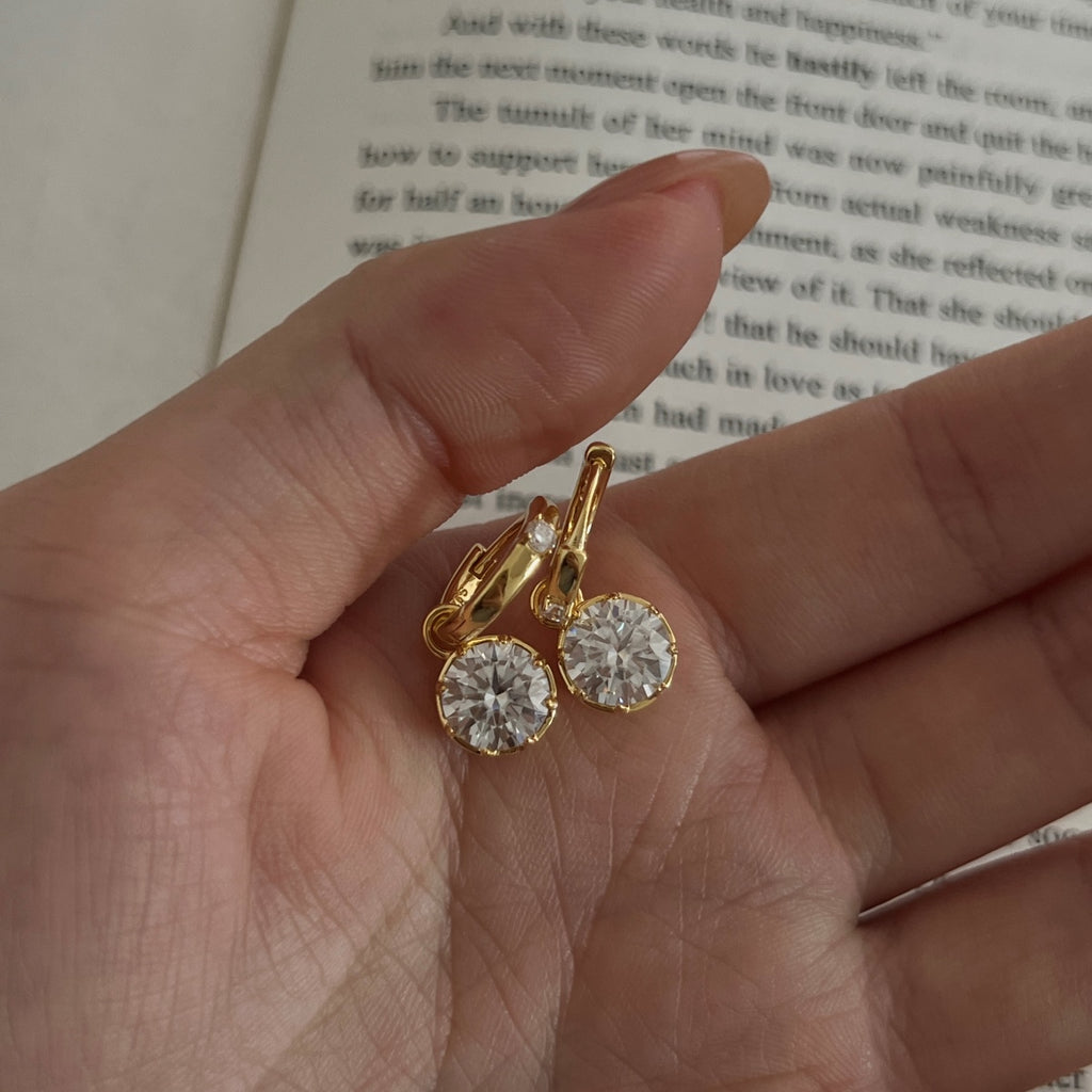 Pendientes de aro colgante de moissanitas 4,12 ct dorados