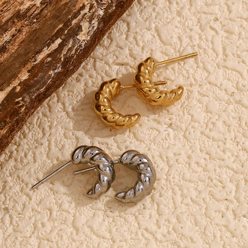 Pendientes de aro con relieve trenzado en acero dorado