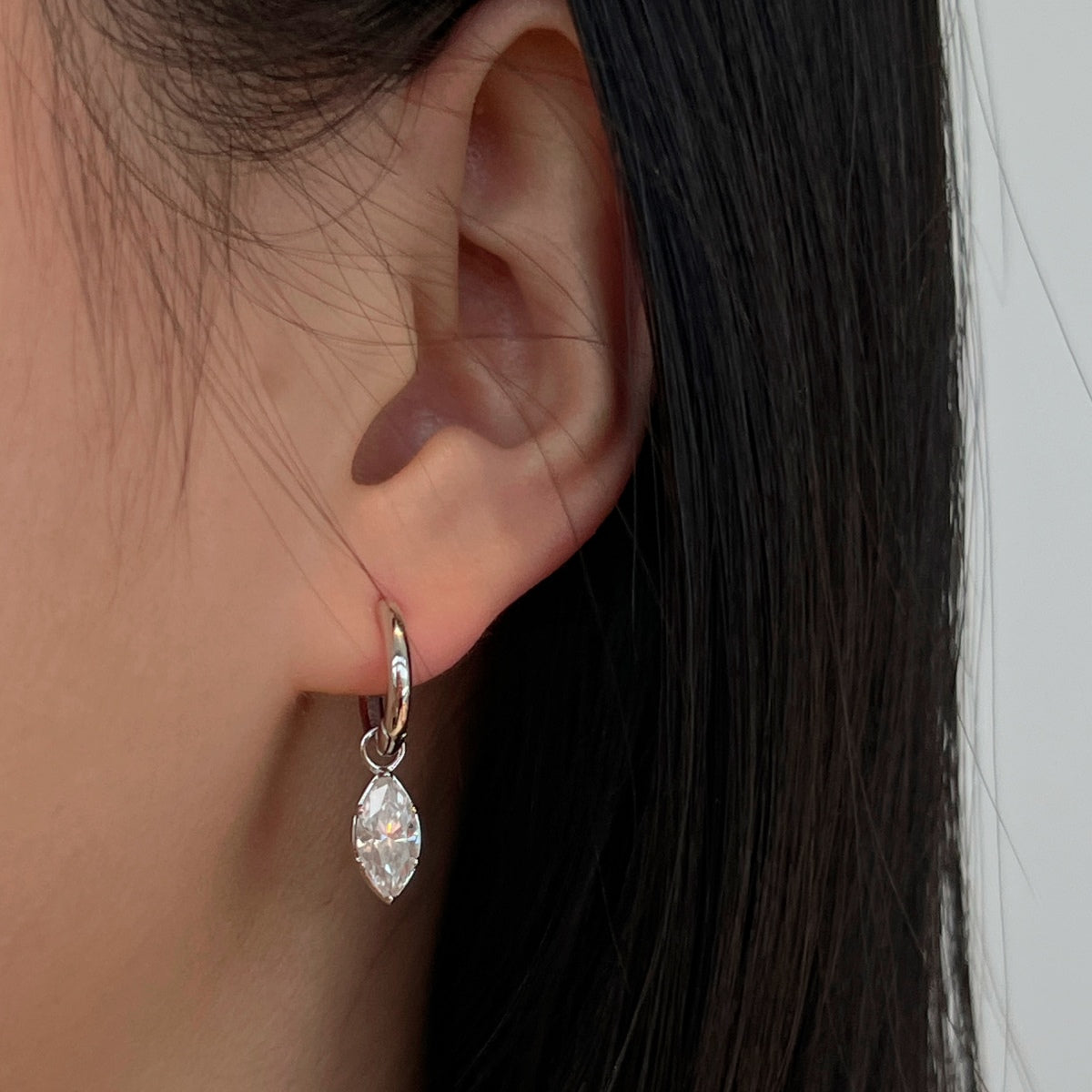 Pendientes de aro de moissanitas 2 ct en plata