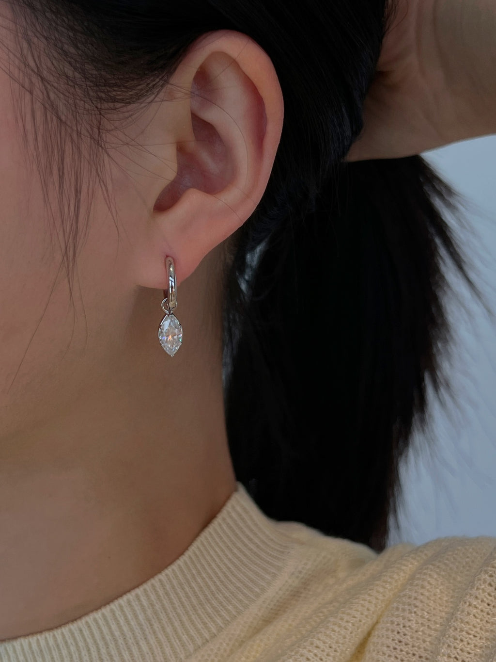 Pendientes de aro de moissanitas 2 ct en plata