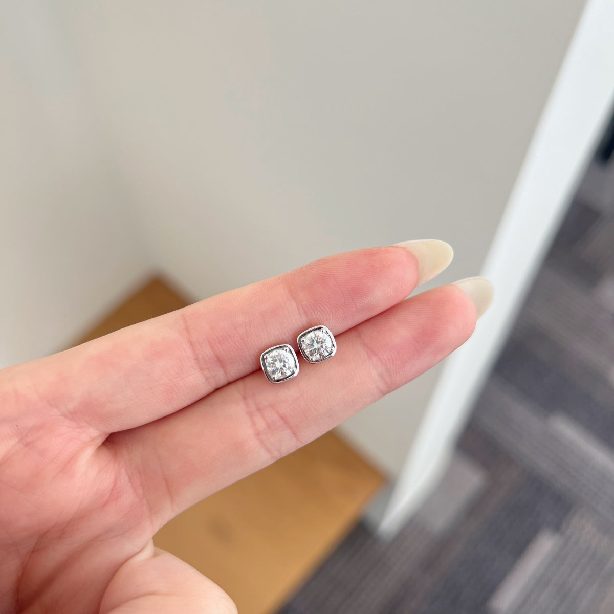 Pendientes de botón de moissanitas 1 ct en plata