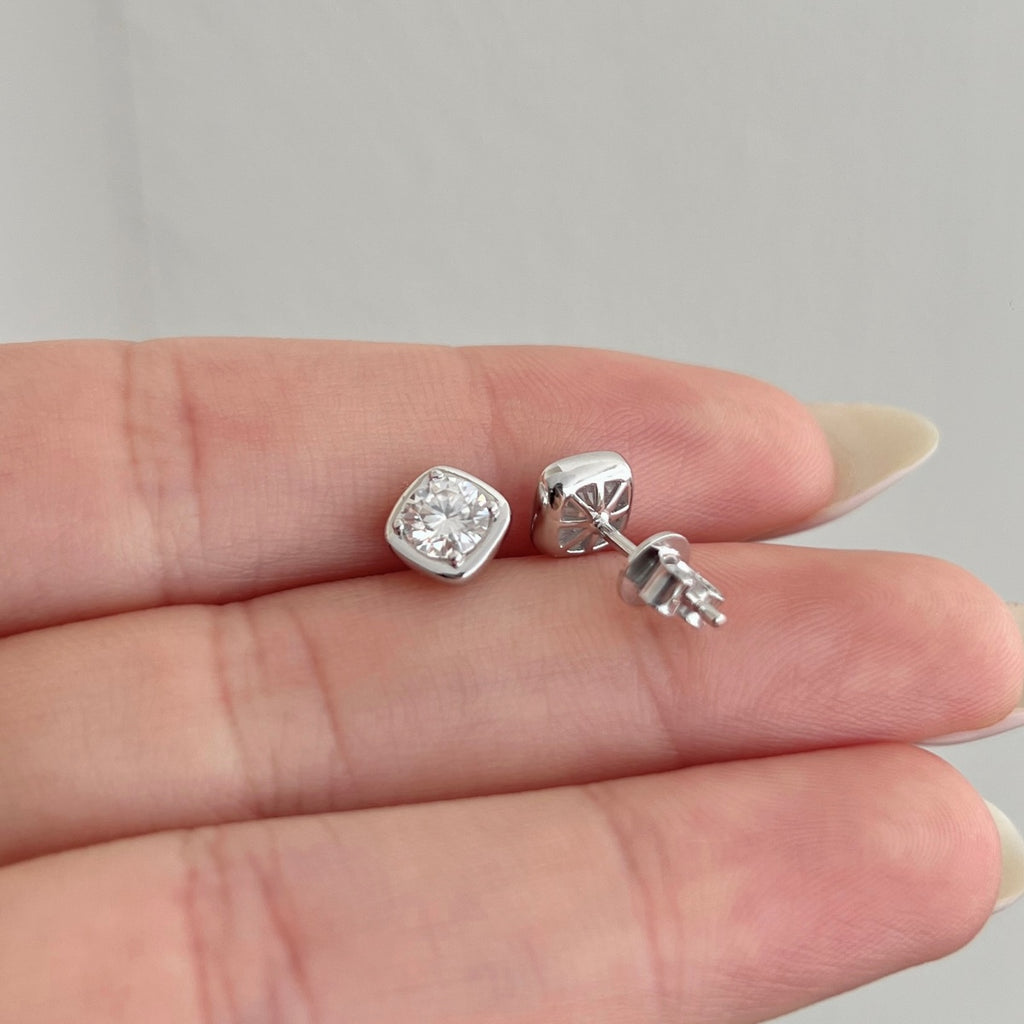 Pendientes de botón de moissanitas 1 ct en plata