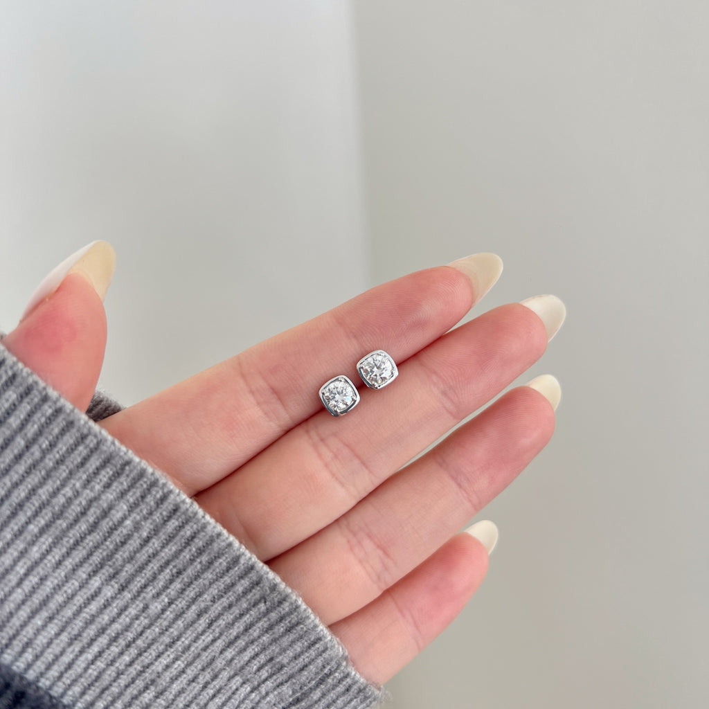 Pendientes de botón de moissanitas 1 ct en plata