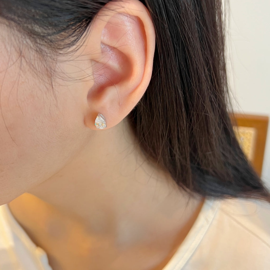 Pendientes de botón de moissanitas 2 ct en plata