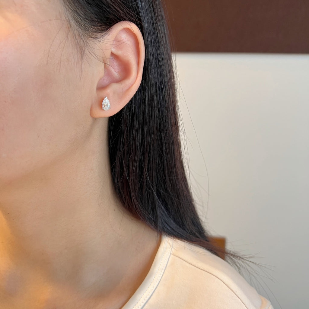 Pendientes de botón de moissanitas 2 ct en plata
