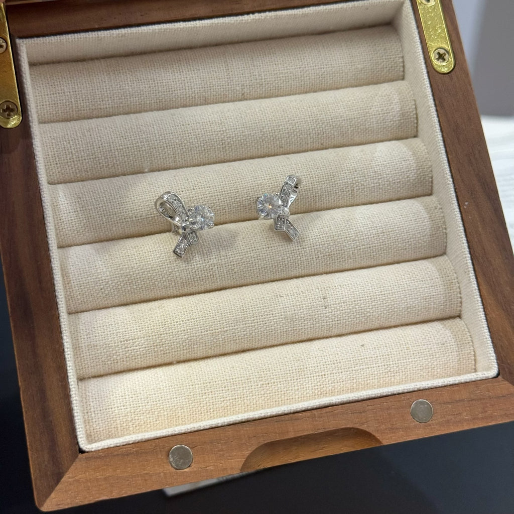 Pendientes de lazo de moissanitas 1,392 ct en plata