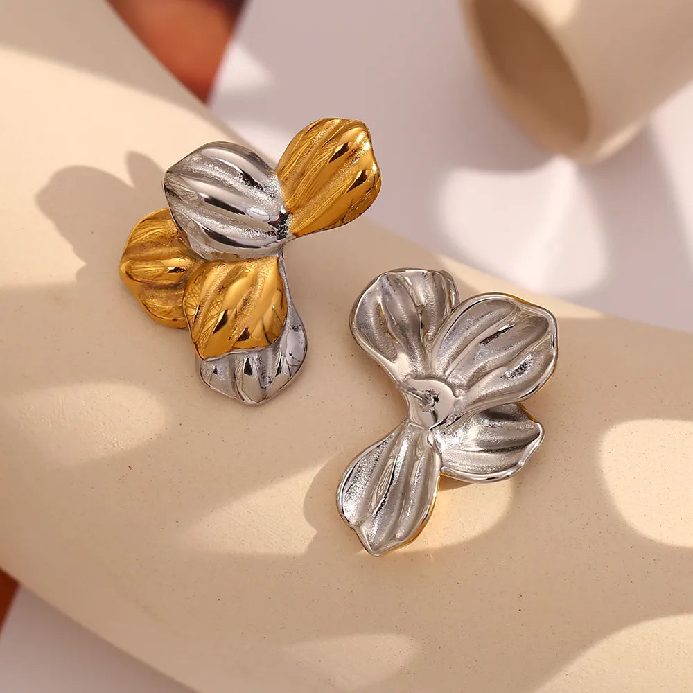 Pendientes de hojas bicolor en acero dorado