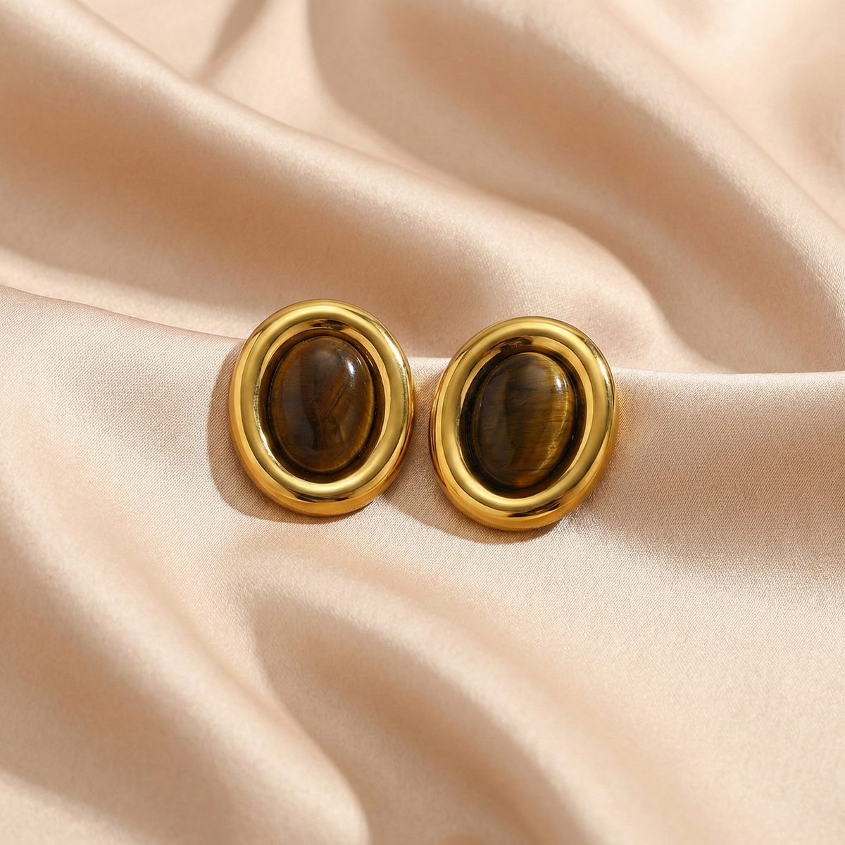 Pendientes ovalados de ojo de tigre en acero dorado