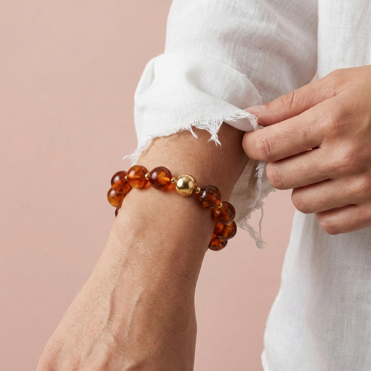 Pulsera de cuentas de piedra natural en acero dorado