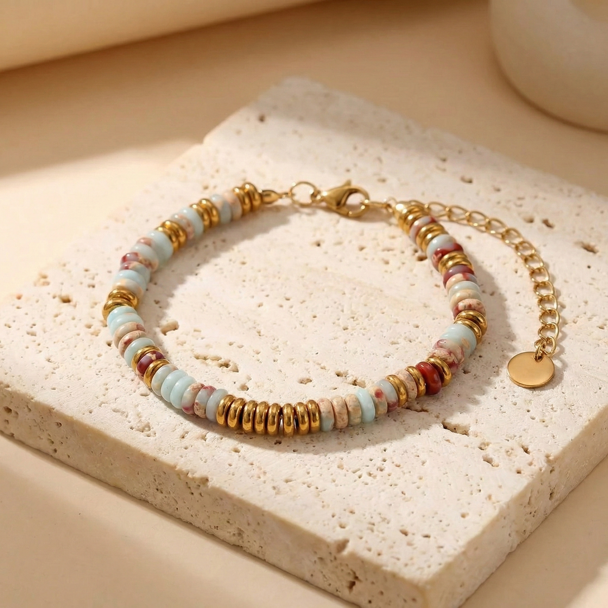 Pulsera de cuentas de ágatas cereza en acero dorado