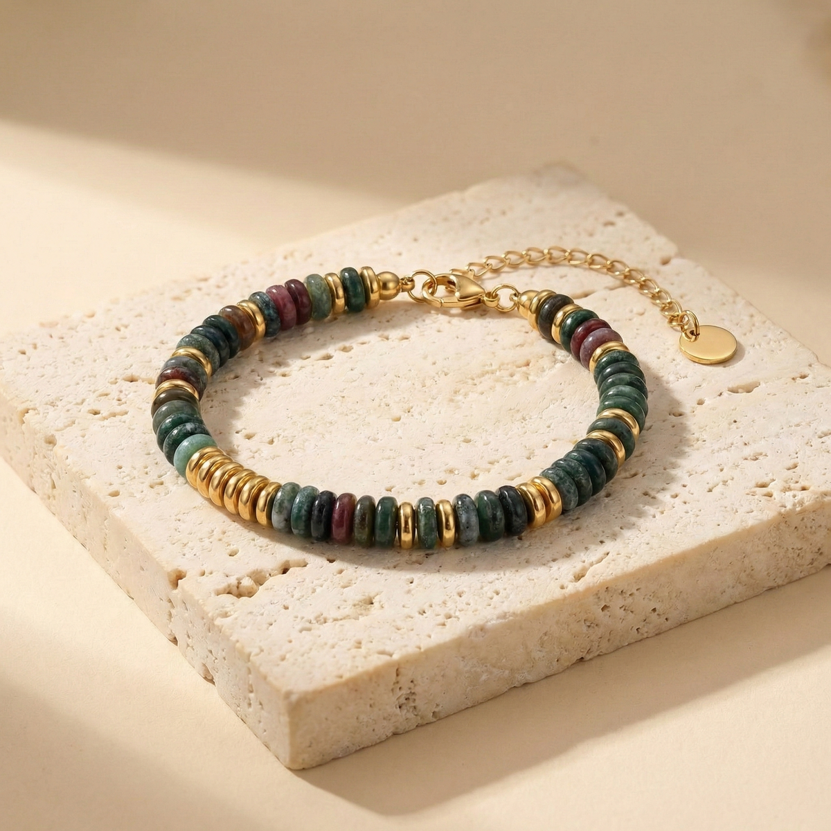 Pulsera de discos de piedra natural en acero dorado