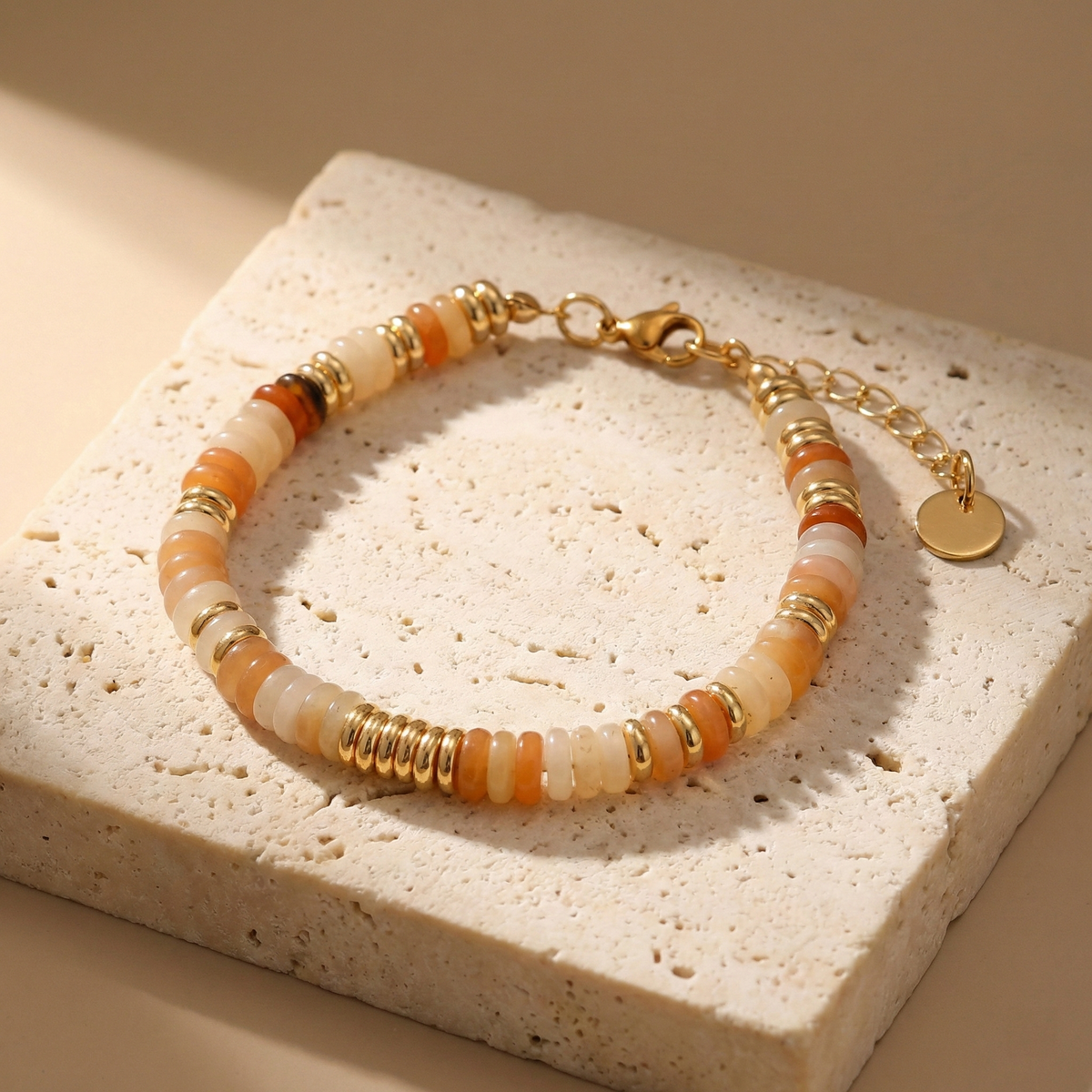 Pulsera de cuentas de jade en acero dorado