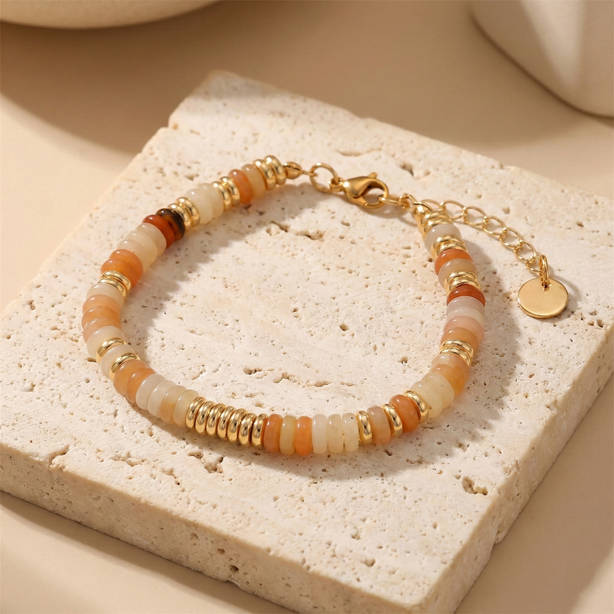 Pulsera de cuentas de jade en acero dorado