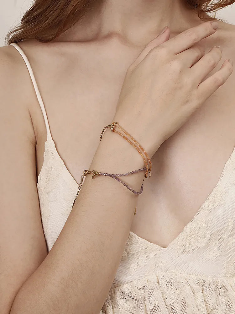 Pulsera de doble hilera de cuentas turquesas en acero dorado