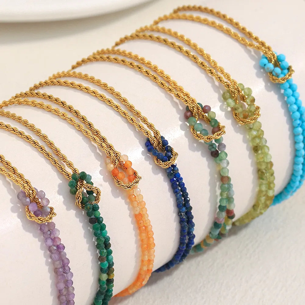Pulsera de doble hilera de cuentas turquesas en acero dorado