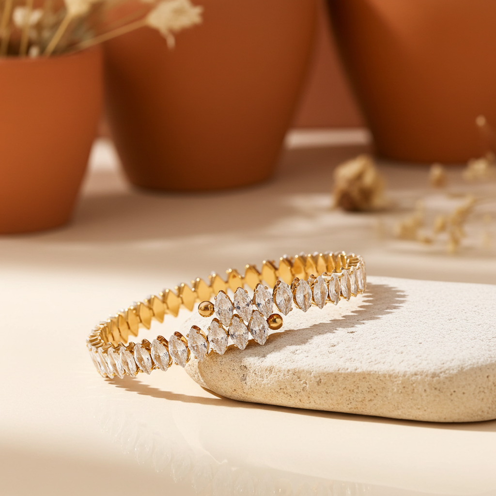 Pulsera tenis abierta de circonitas en acero dorado